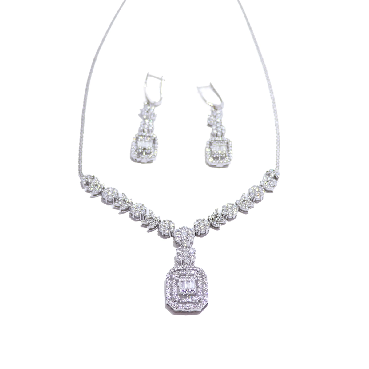 ست گردنبند و گوشواره طلا طرح جواهر سفید